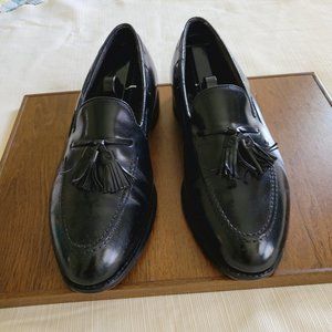Bostonian Black Leather Tassel Loafers. EEEUC. 9-1/2 D.
